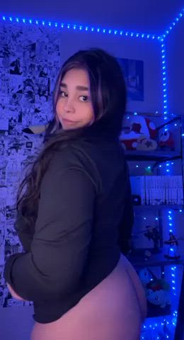 Daddy can I ask you to eat me out? : video clip
