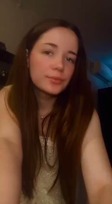 Little dance while making your dinner, how do you want your meat : video clip
