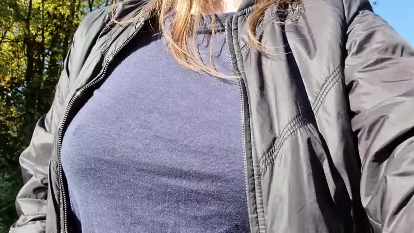 Pale skin looks so beautiful in the sun : video clip
