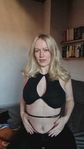 Black clothes and pale skin, best combo isn't it? : video clip