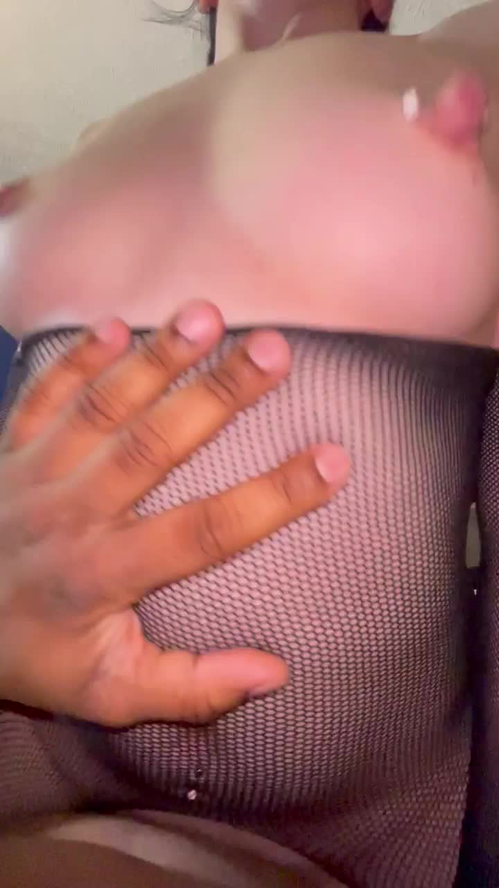 You can tell by my face that he’s hung as fuck : video clip