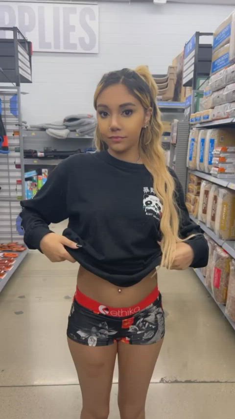 Just turned 18. Can I make you hard? : video clip