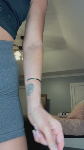 Checking to see if squats are paying off 😝 : video clip