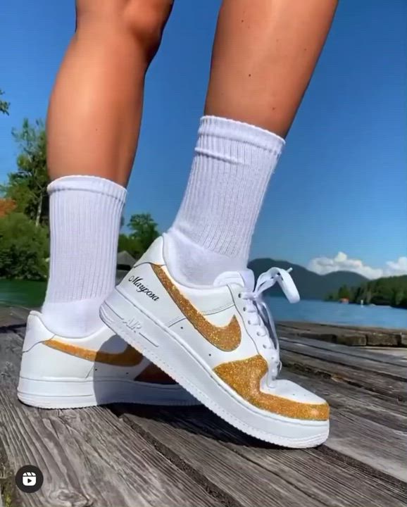 Casually jumping rope : video clip
