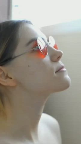 No emotions ... just a dose of shame on the pretty face 🤩 : video clip