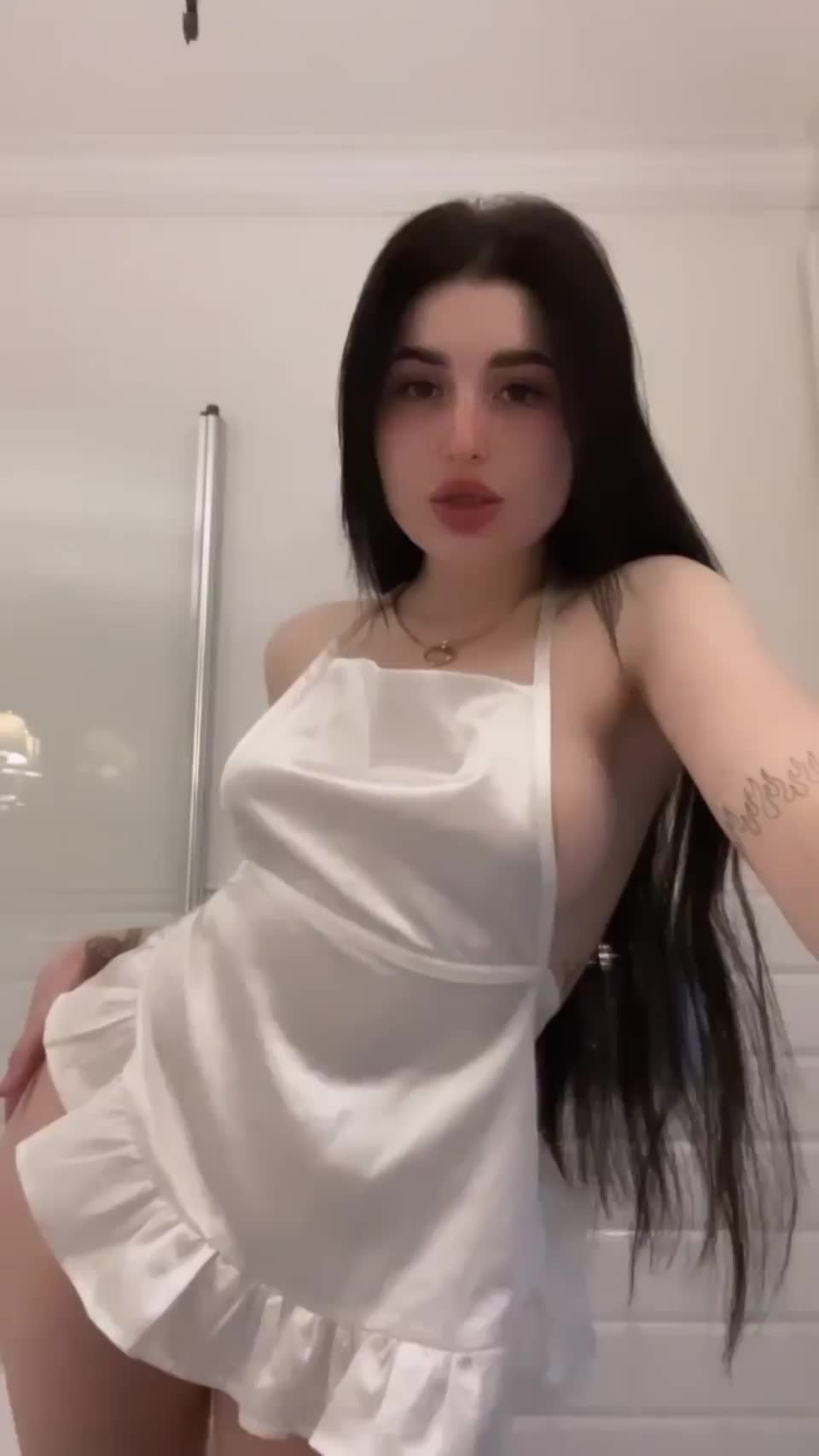 20 yo housemaid. Do you need clining? : video clip
