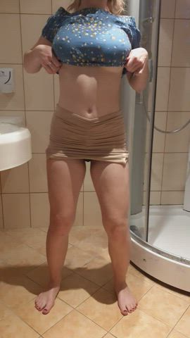 Do you like it when the titties drop? : video clip