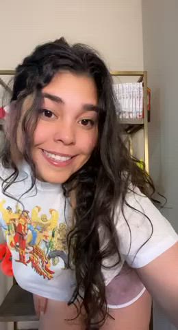 Any real men here into Latinas? : video clip