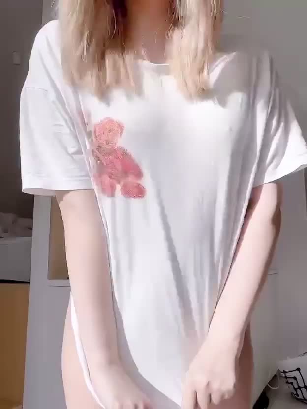 AAAH I peed myself a little when I saw I was top 1 this week 🙈 thank you ♡ soooo who’s gonna take me to the zoo (as a visitor and not exhibit ofc 😏) : video clip