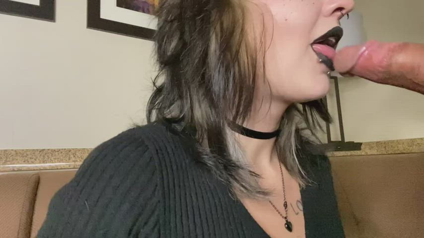 Someone teach me to deepthroat : video clip
