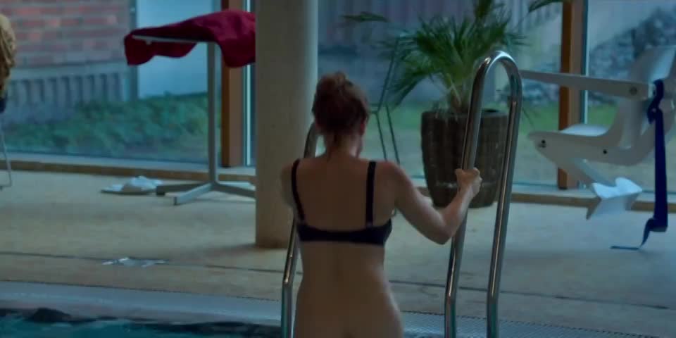 Ida Engvoll in Love & Anarchy AKA Kärlek & Anarki (TV Series 2020– ) [S01E05/06] : video clip