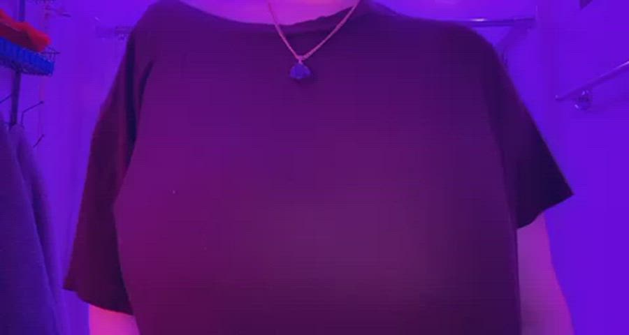 Me or your gf? : video clip