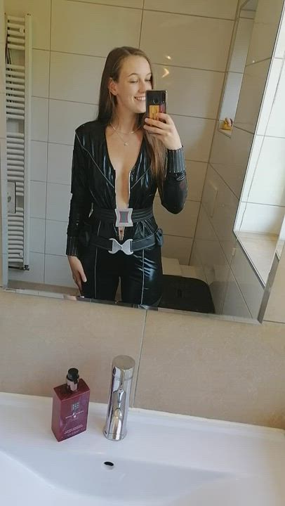 Would make my day if at least one person loved my outfit. : video clip