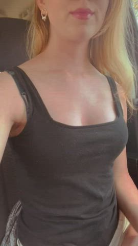 Flashing my tits on a road trip : video clip
