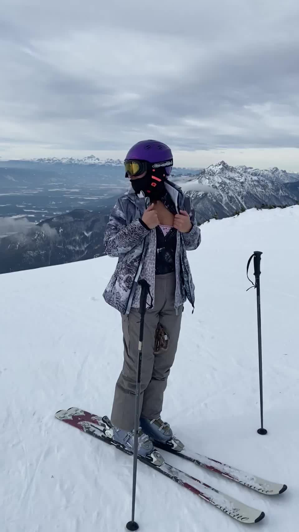 To all the hard workers on the ski slopes, who have to be out in the cold all day, hope this will warm you up 😘 [gif] : video clip