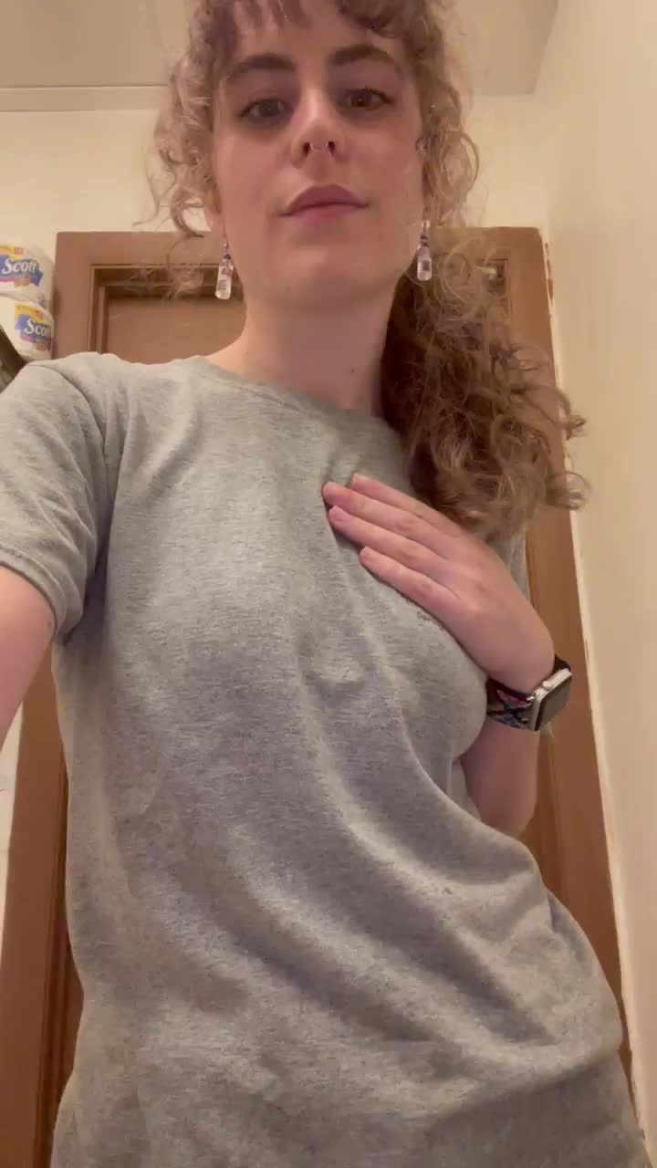 Your [f]avorite slutty employee 😛 : video clip