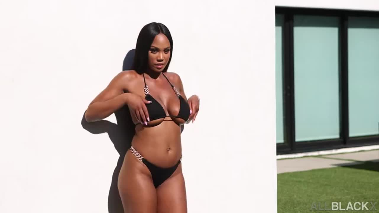 August Skye : video clip