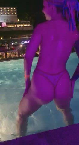 can you guess where I am right now? : video clip