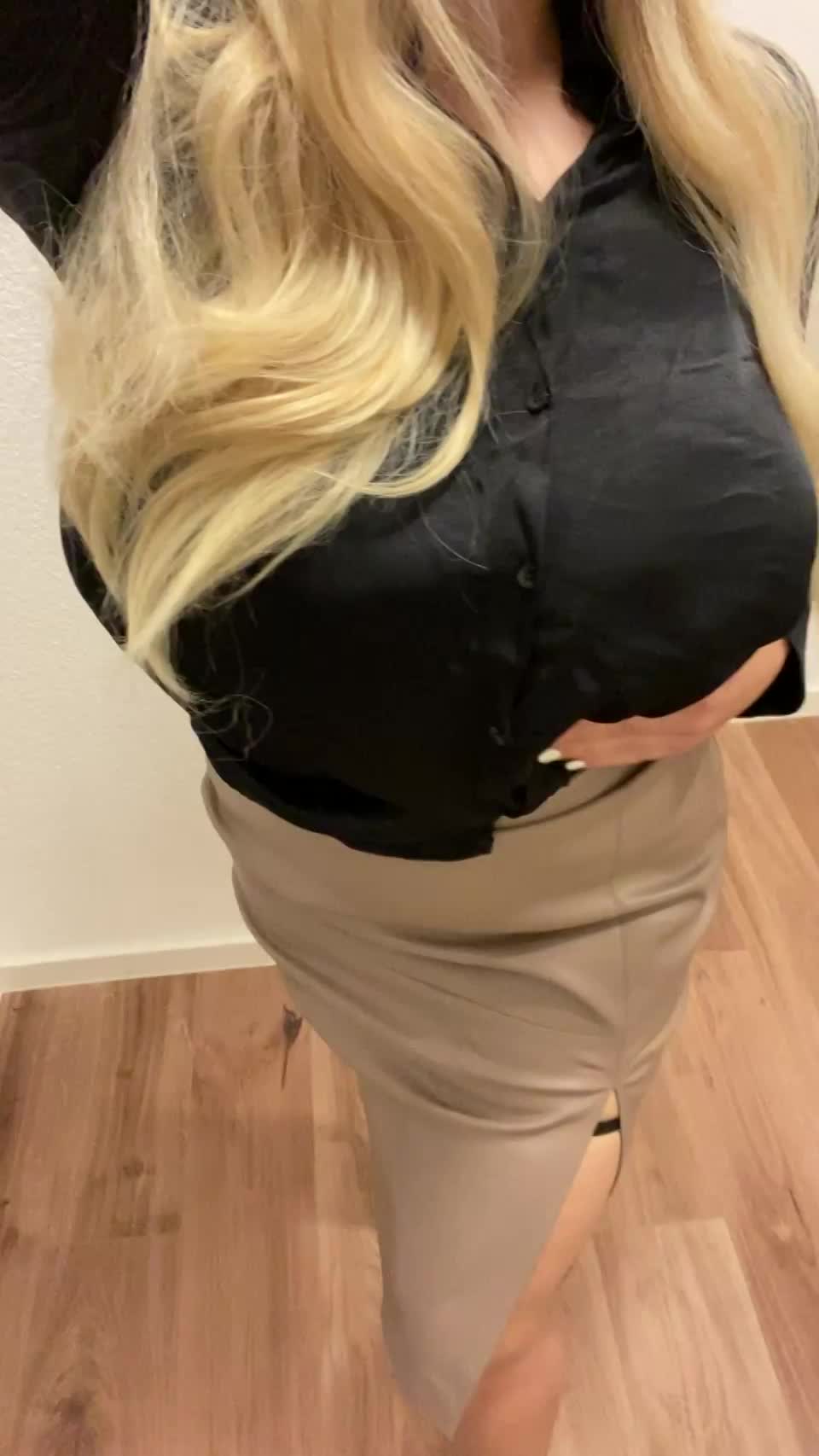 What my coworkers don't get to see : video clip