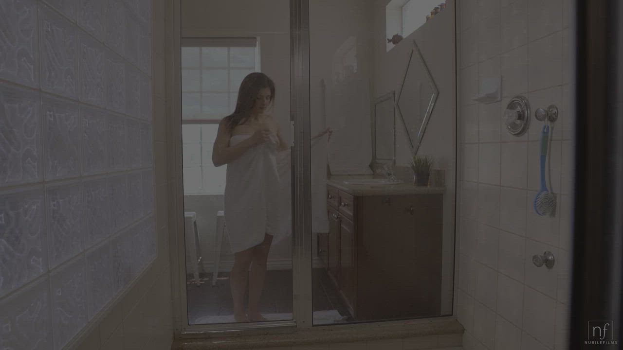 Leah Gotti - Wet Wild And Hot [Nubile Films] : video clip