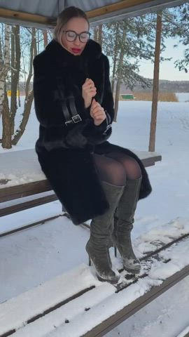 Wanna cum inside? : video clip