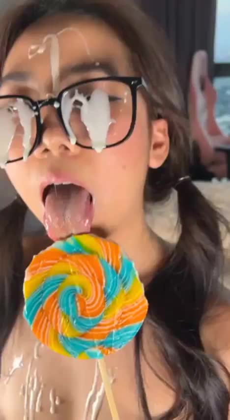 Wanna let this dumb asian girl lick you? : video clip