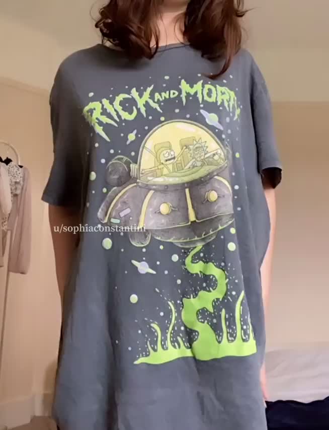 Do you like French girls with a tiny waist? : video clip