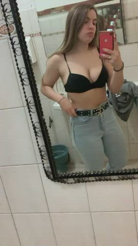 I got very horny at work I just had to share it with you... I hope no one saw me : video clip