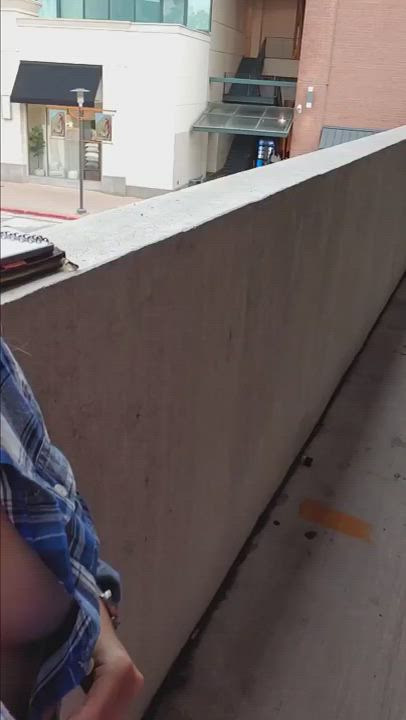Checkered shirt : video clip