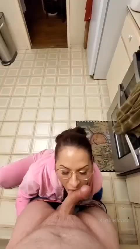 I love to give him suprise blowjobs : video clip