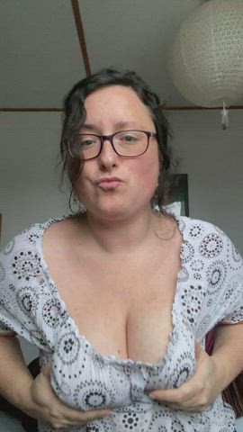 Is it all right if I interrupt your scrolling with a shot of my boobs? : video clip