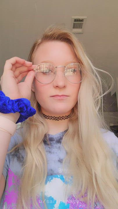 5'1 Nerdy filmmaking student, would you date me or am I more fuckbuddy material? oc : video clip