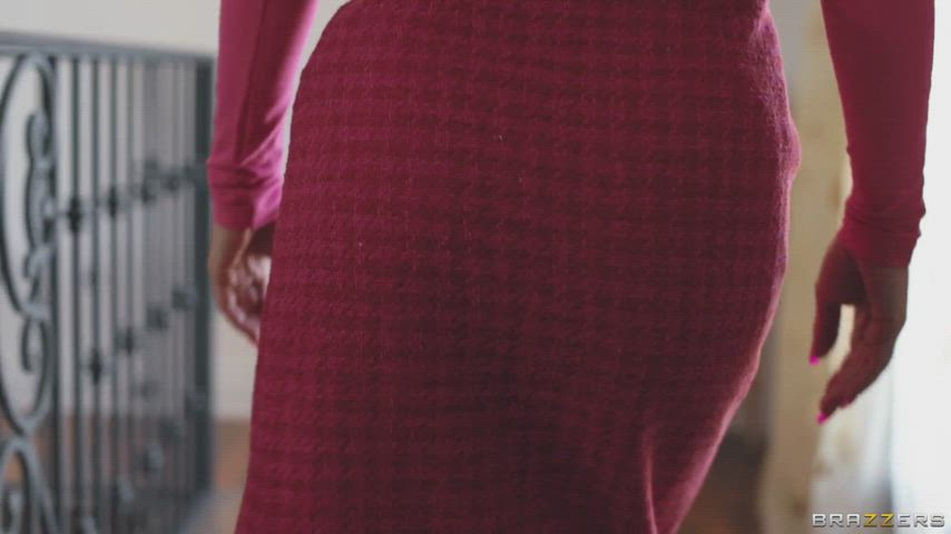 [FFM] Looking To Benefit And Learn From Her Wealth Of Experience And Skills : video clip