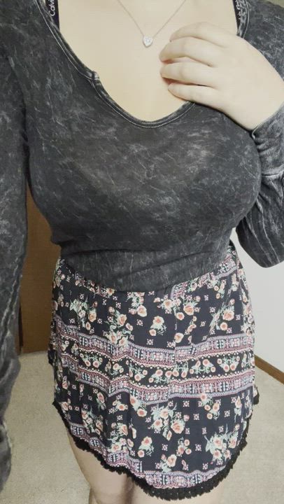 all of my weight goes to my naturally perky boobs, are they your type? : video clip