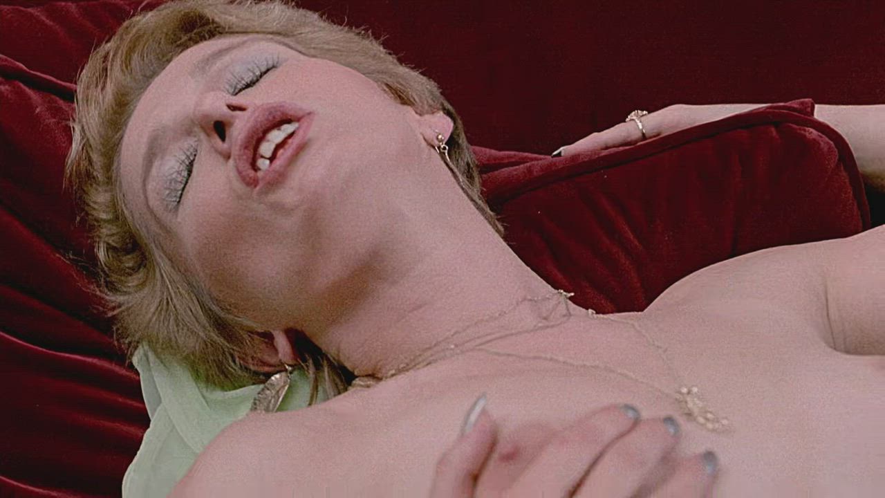Pat Manning in Young Like It Hot (1983) : video clip