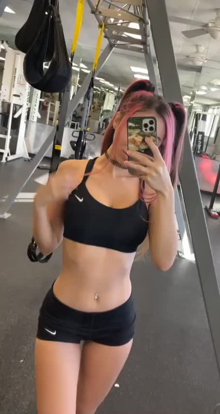 I hope the guys at the gym saw me taking this🙈 : video clip
