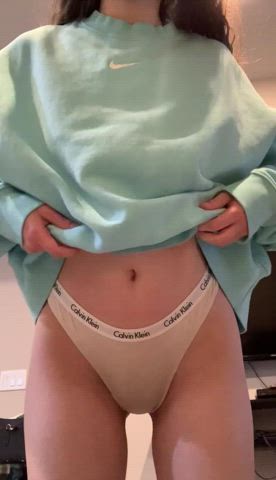 Late night titty drop <3 : video clip