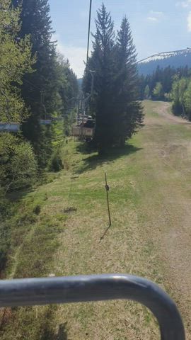 I stressed out on that chairlift because it was against the sun and I'm sure a lot of people saw it, but whatever. I don't really care. Heh [GIF] : video clip