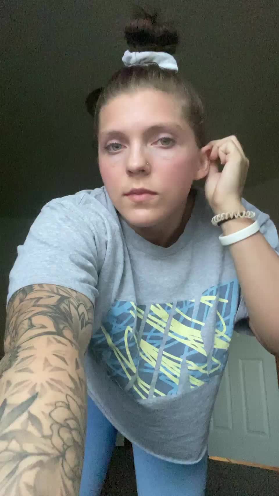 Does my pretty asshole make you horny? : video clip