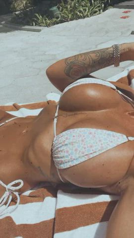 Am I bimbo enough : video clip