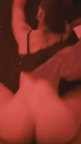 When the dick is good she throws it back : video clip