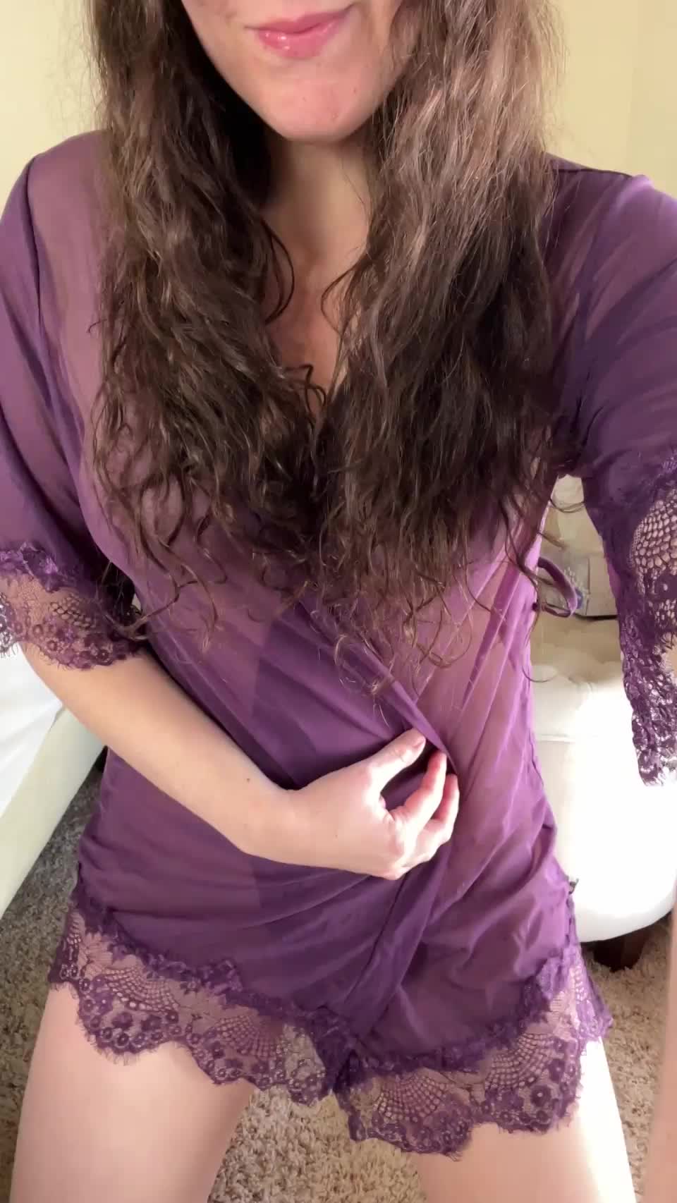 I'd wear this around the house so you can fill me all day : video clip
