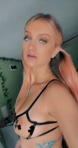 I’d like to sit on your face plz 😊 : video clip