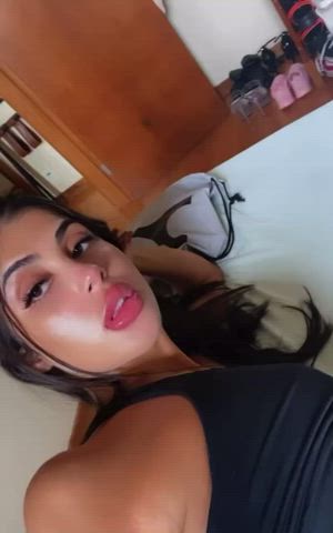 Shaking my hungry big ass : video clip