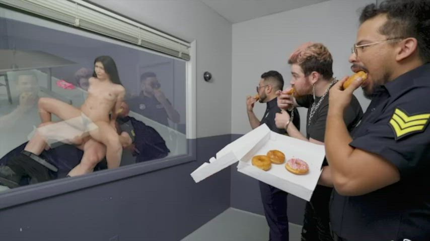Now I've got a craving for donuts : video clip