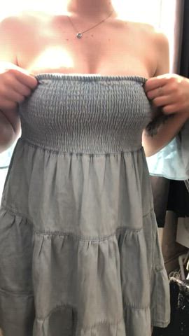 Let me show you what's under my dress ;) : video clip