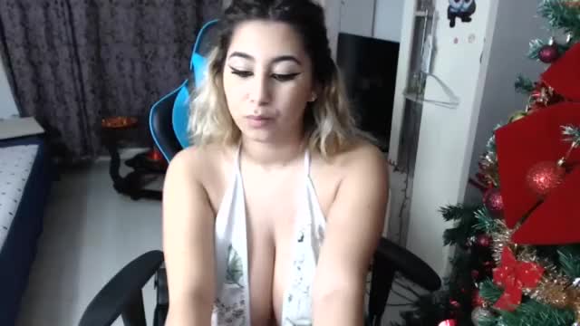 She Could Feed An Entire Family : video clip