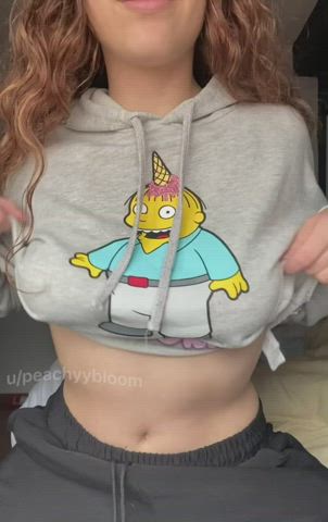 Just wanted to show u my teen boobs… do u like what u see? : video clip