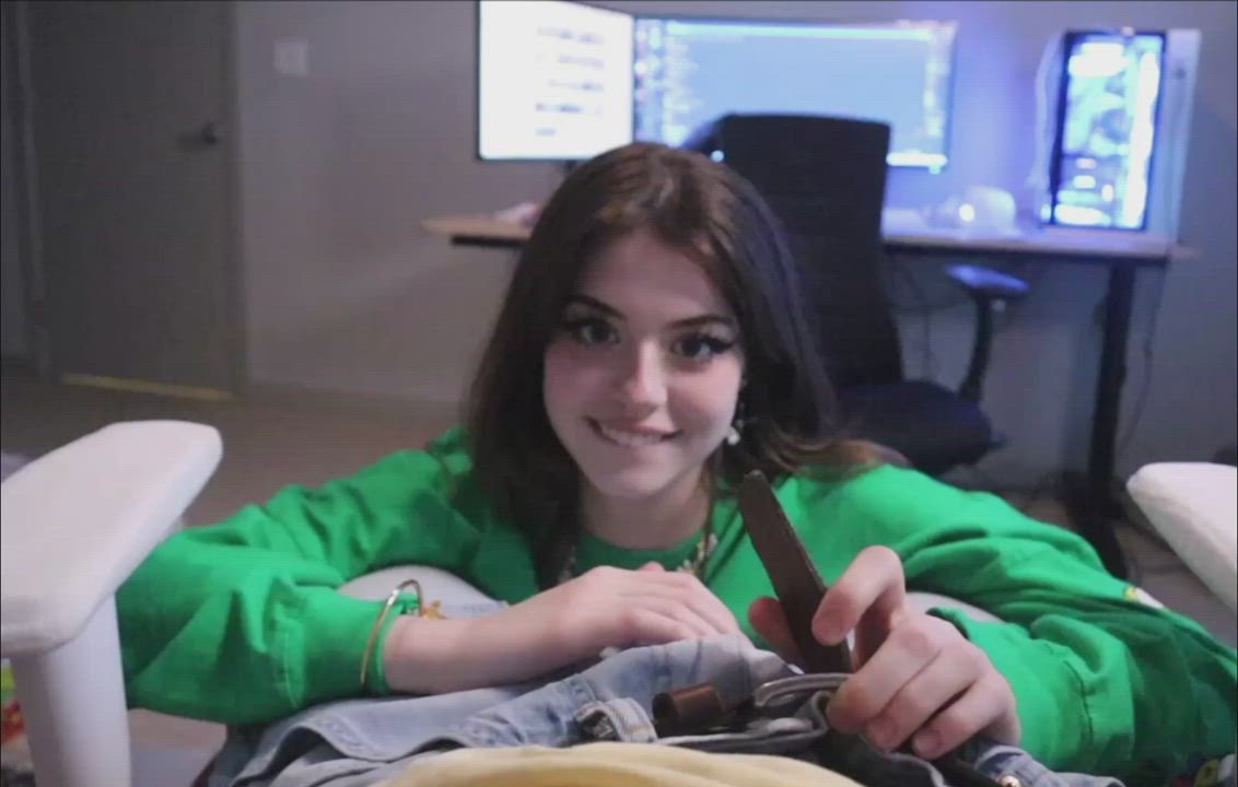 She's So Eager! : video clip