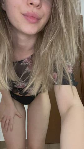 Feeling hot tonight : video clip